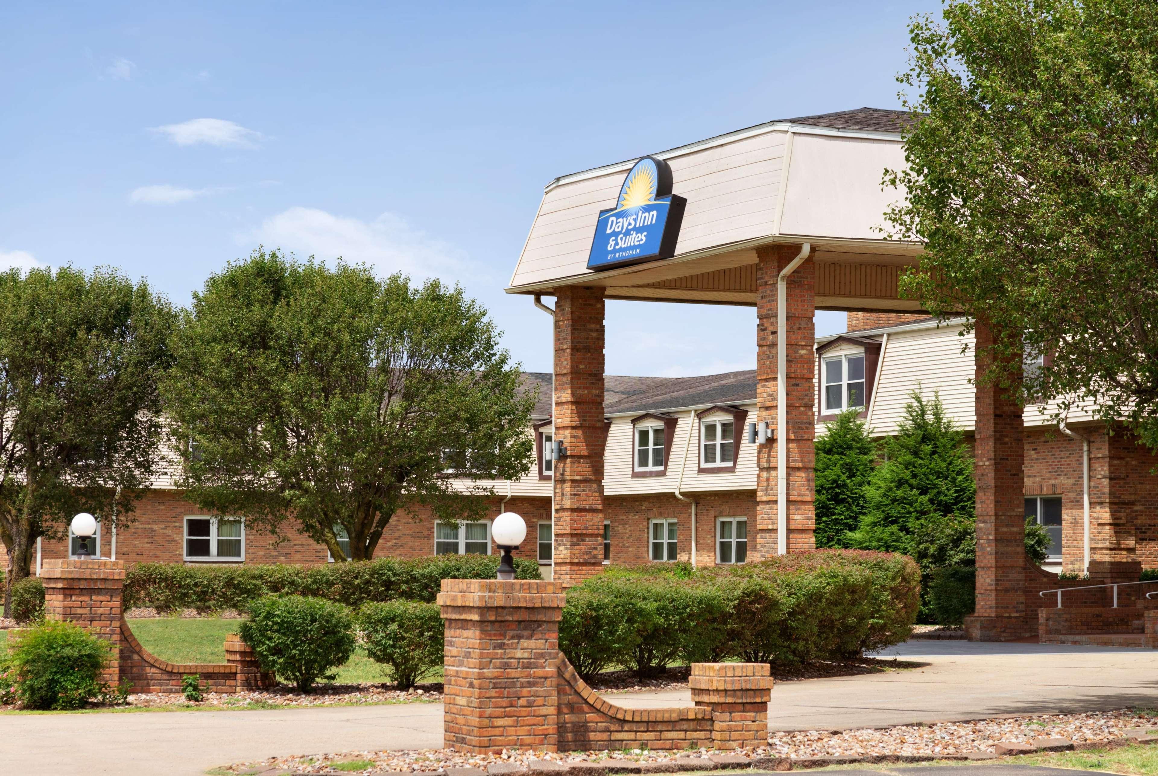 Days And By Wyndham Hotel Sikeston