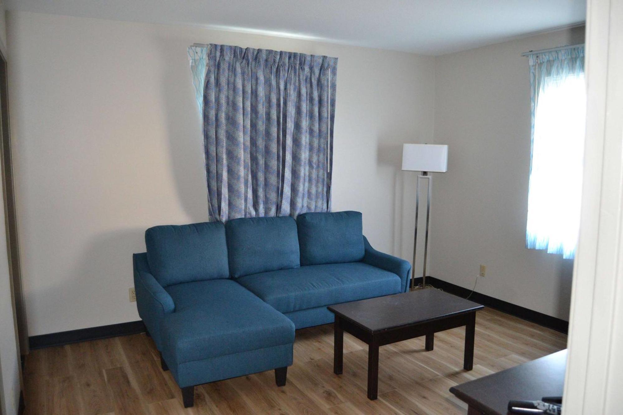 Days And By Wyndham Hotel