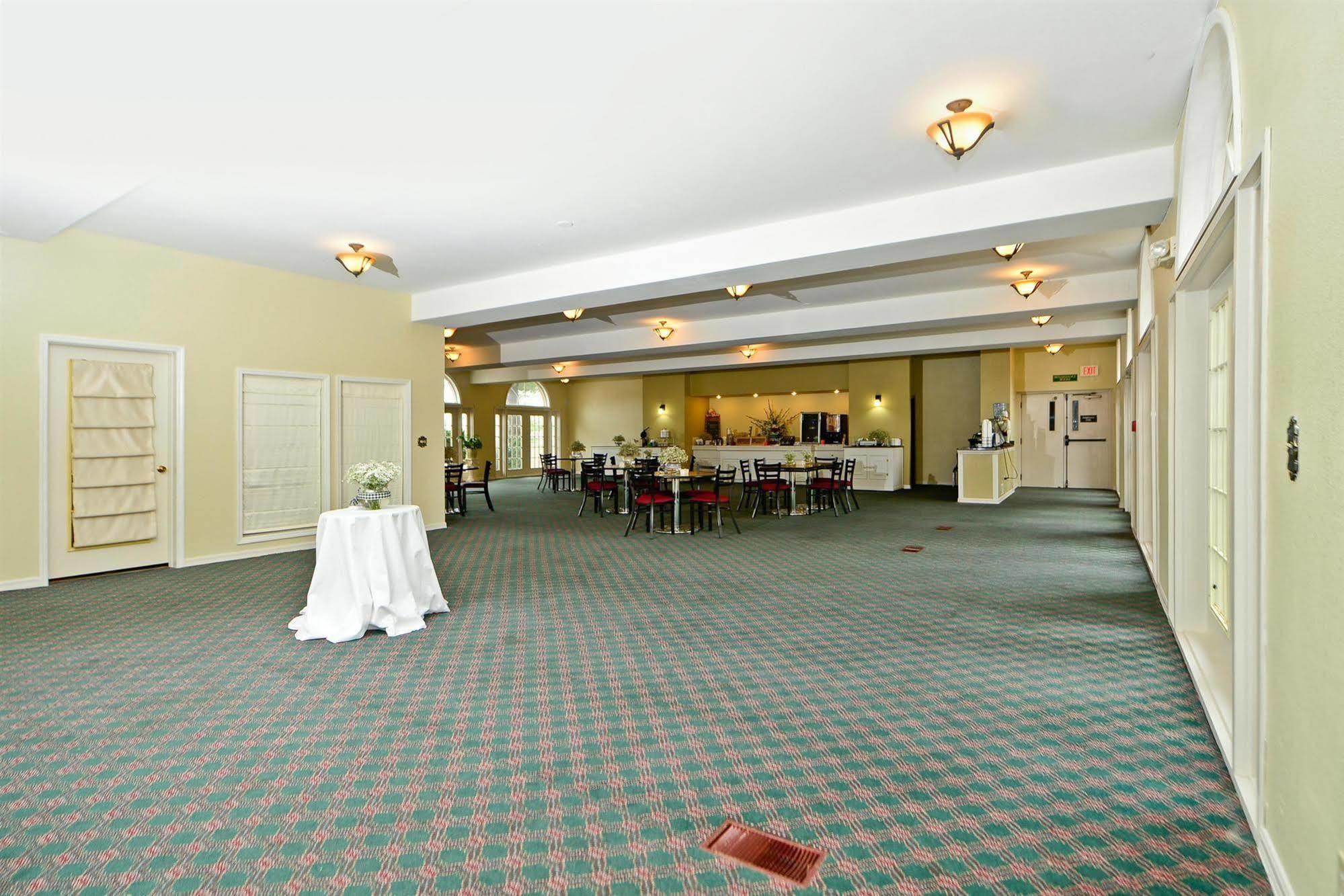 Hotel Days And By Wyndham