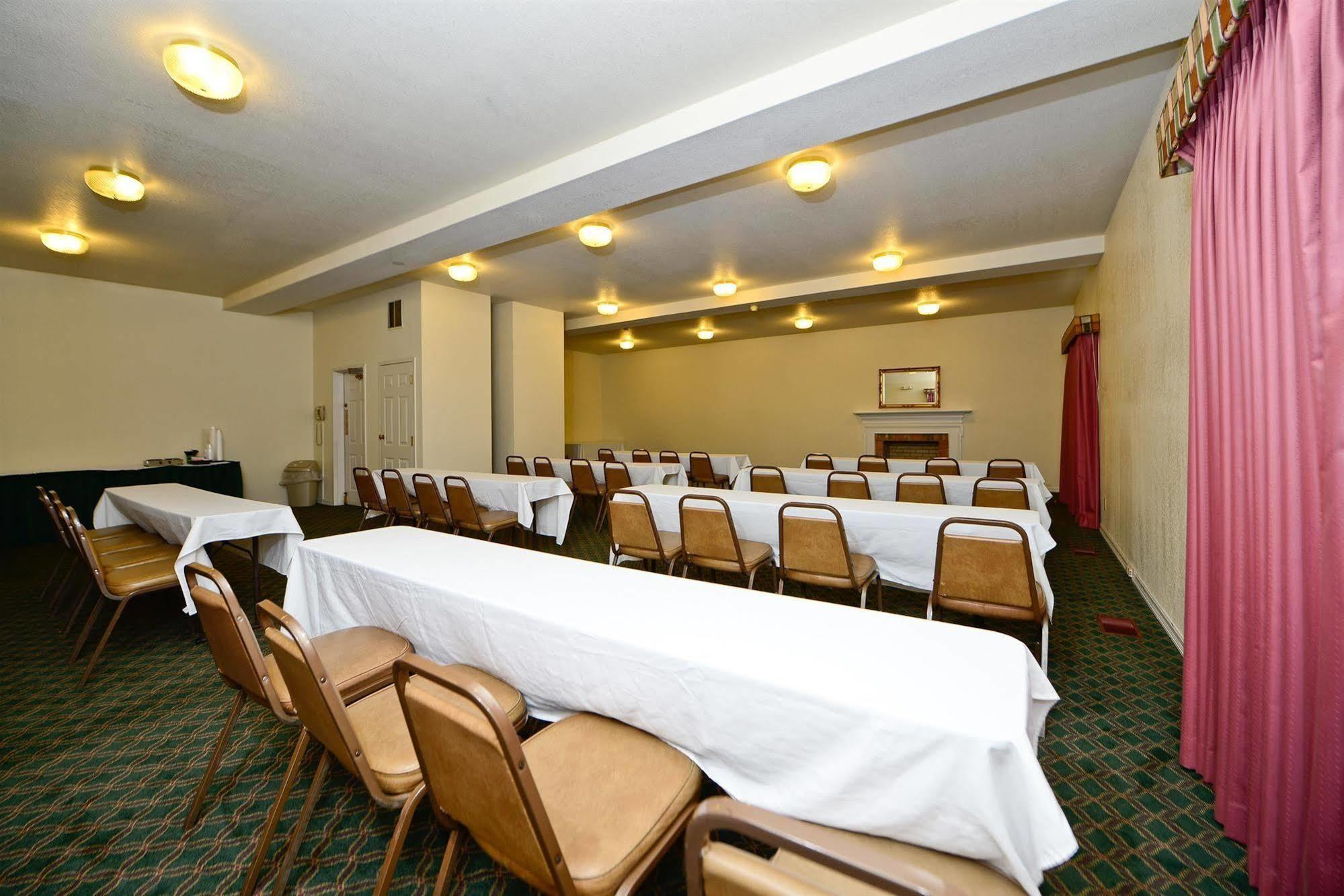 Days And By Wyndham Hotel Sikeston