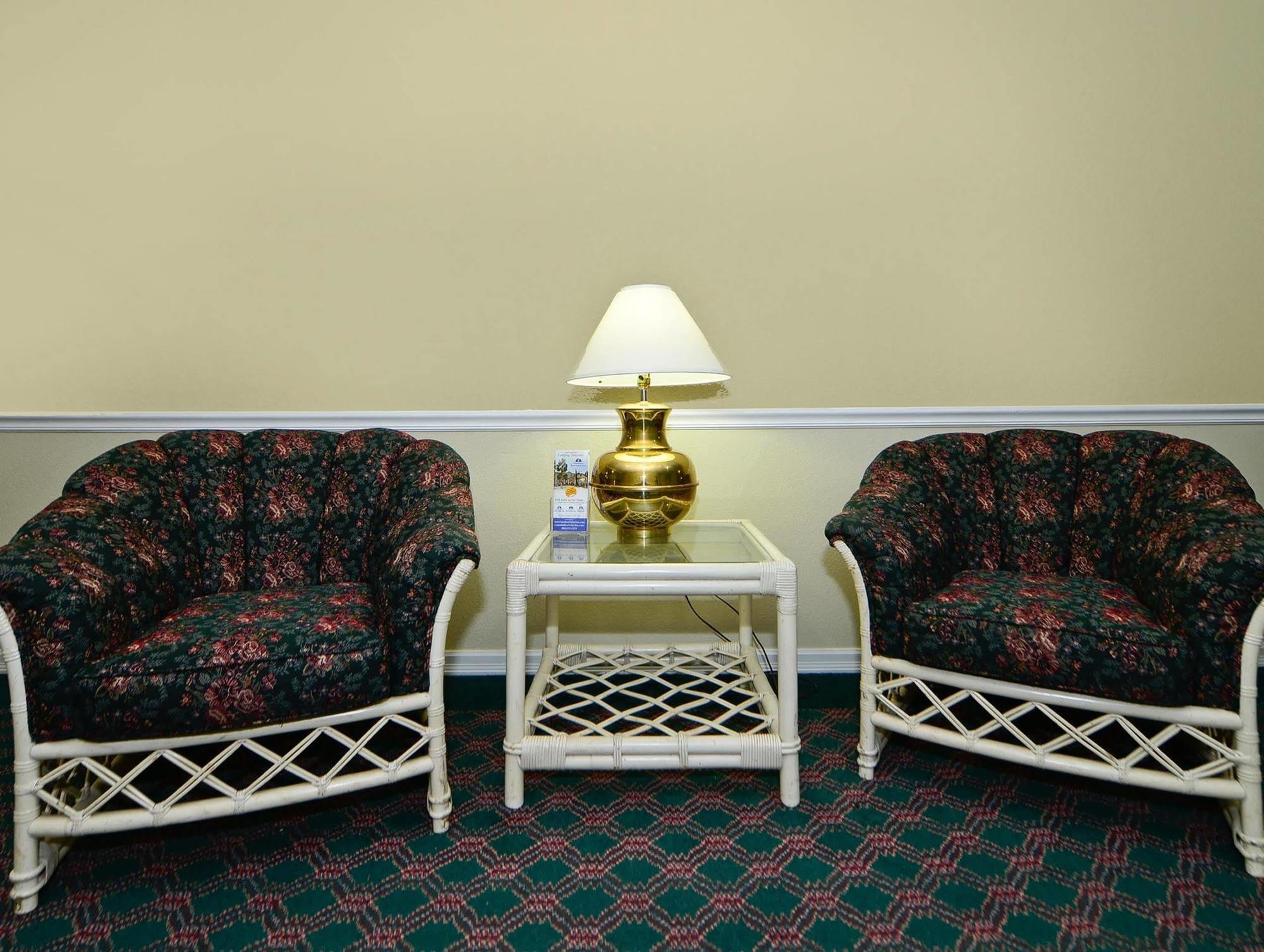 Days And By Wyndham Hotel